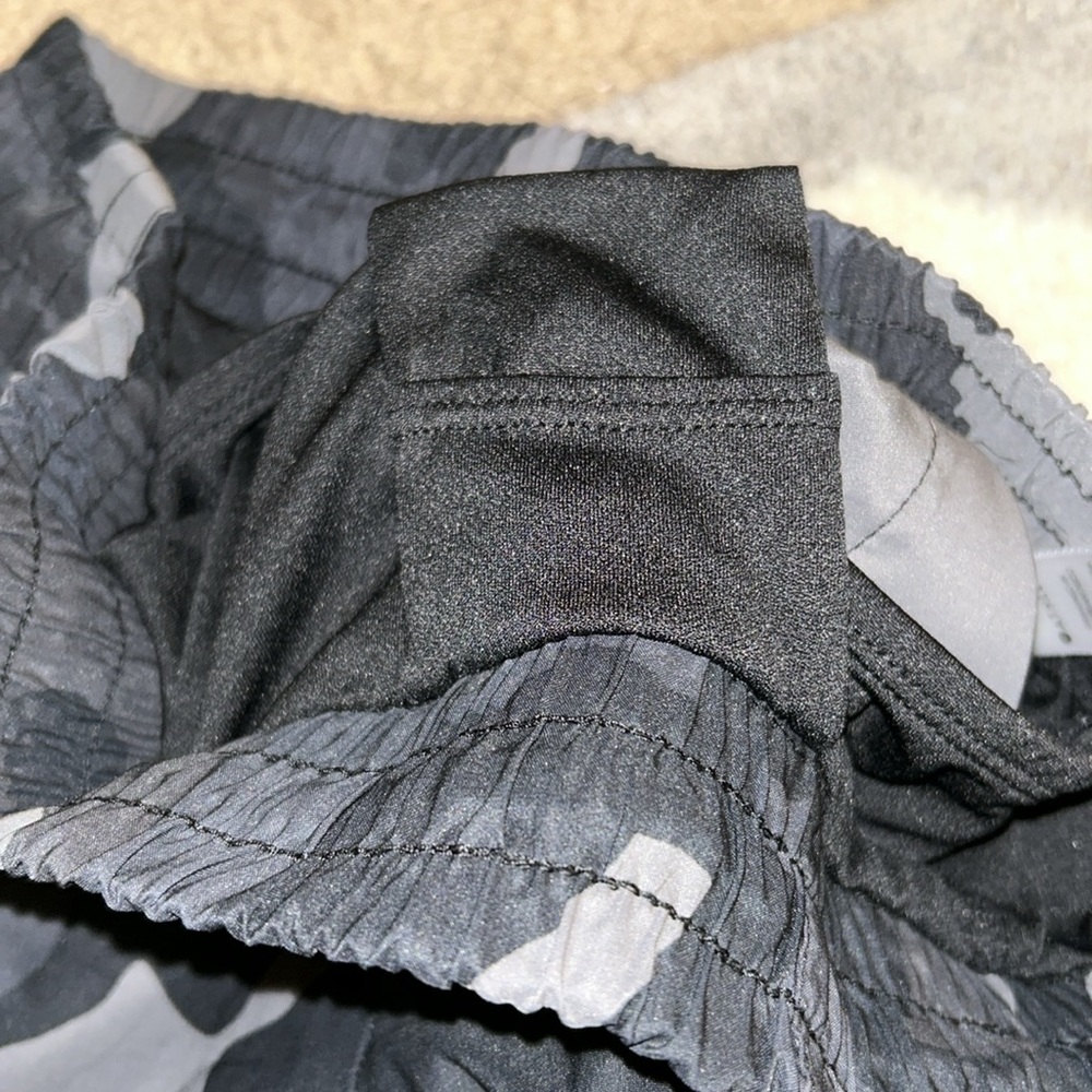 Athleta size small running shorts - Picture 5 of 6